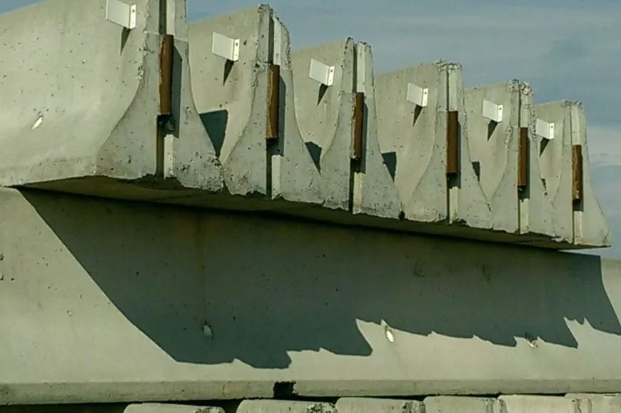 20’ Used High Grade NJ & NY DOT Certified Concrete Jersey Barriers